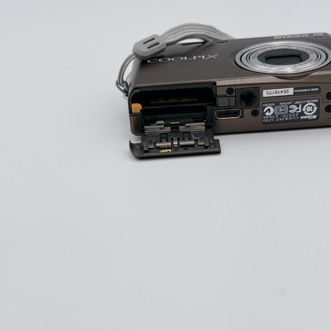 【美品】Nikon COOLPIX S700 デジタルカメラ ブロンズ