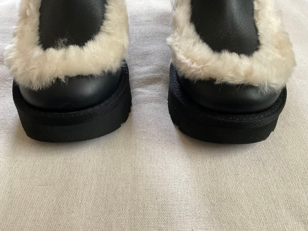 UGG アグ　サンダル
