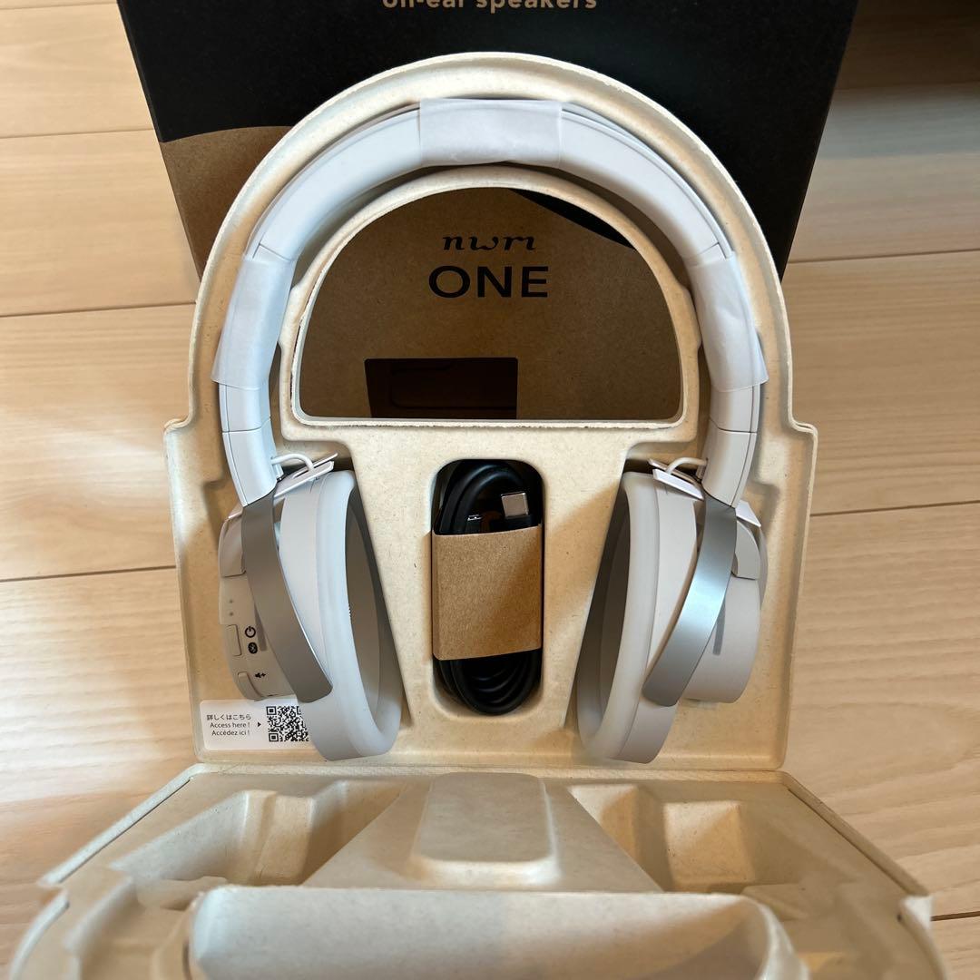 新品•未開封　nwm ONE ライトグレイ　MBH001 ワイヤレスヘッドホン
