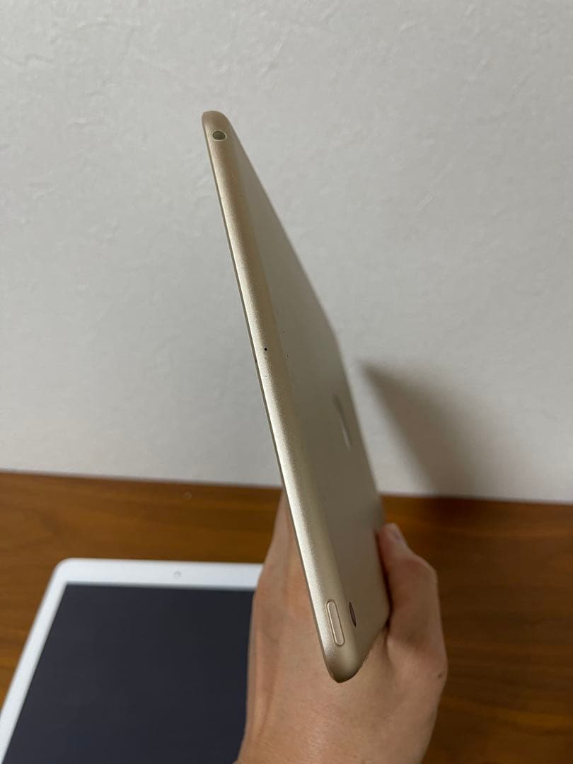 ゴールド iPad 本体 9.7インチ128gb