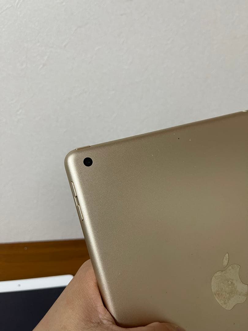 ゴールド iPad 本体 9.7インチ128gb