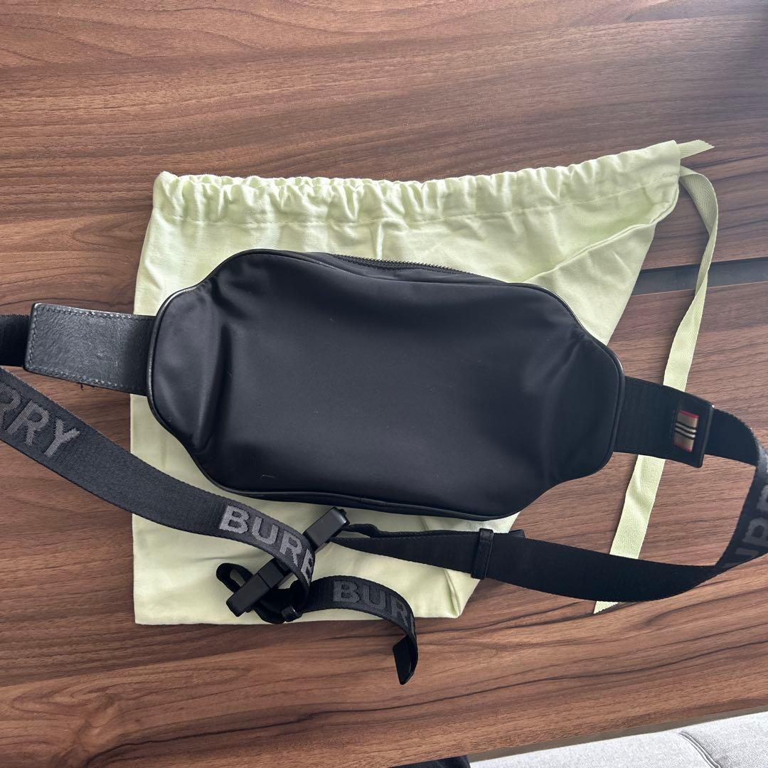 Y*様 BURBERRY ブラック ボディバッグ