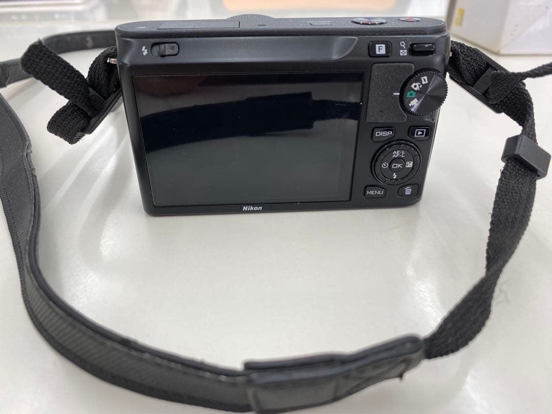 Nicon 1 J1 ・ミラーレス一眼カメラ　J1 MODEL