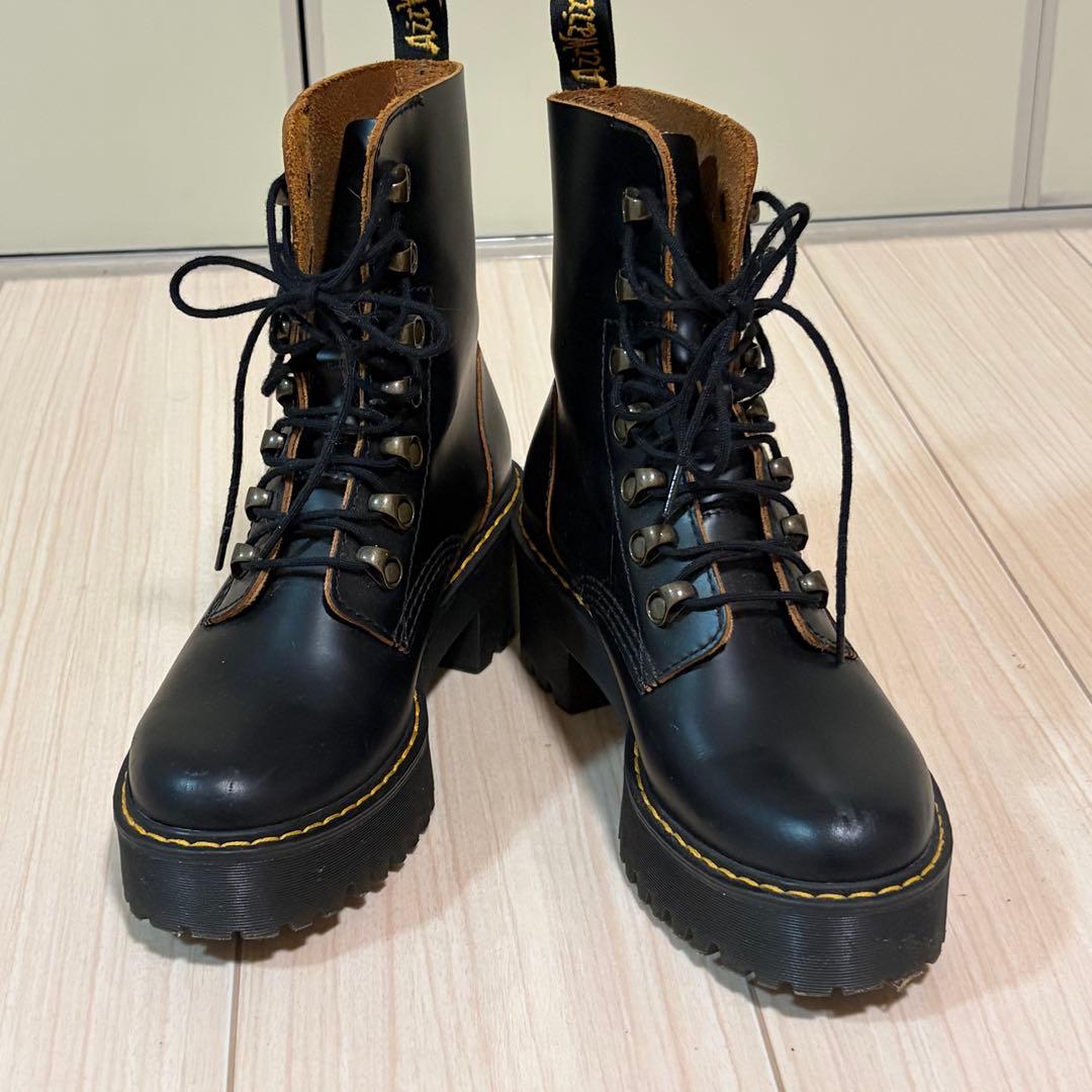 ドクターマーチン　Dr. Martens レオナ