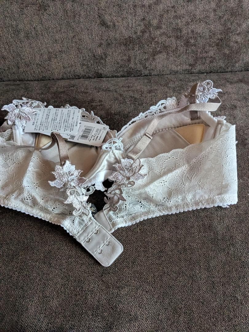 。m様。サルート、04グループ、事前予約コレクションブラジャーC75サイズ。