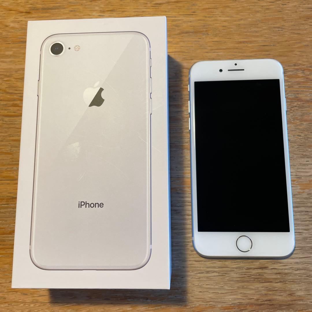 SIMフリー　iPhone 8 本体　シルバー　64GB 箱あり