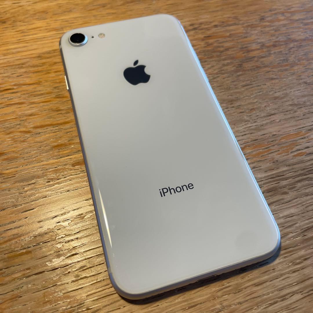 SIMフリー　iPhone 8 本体　シルバー　64GB 箱あり