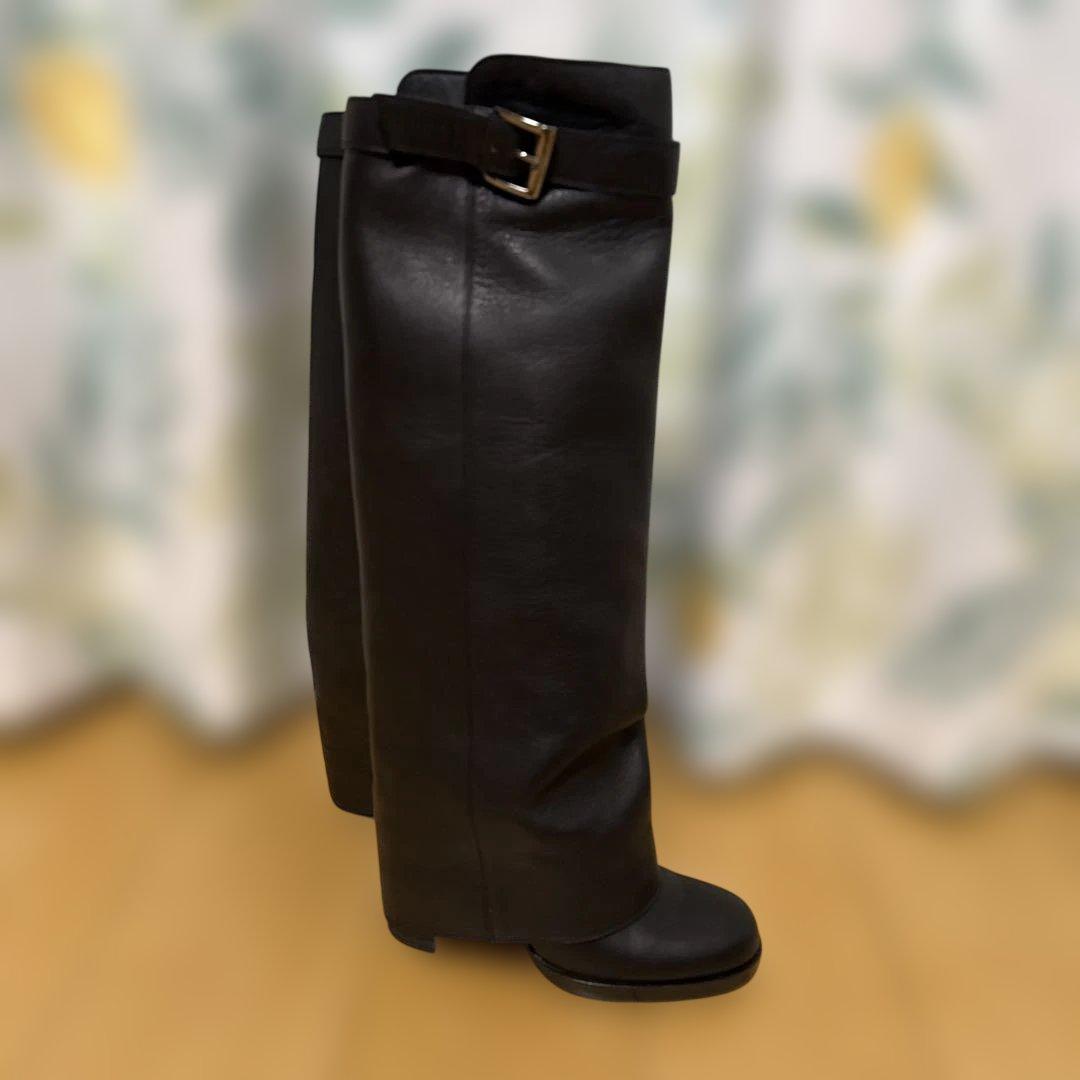 CHANEL シャネル ブラックレザー ロングブーツ バックル付き