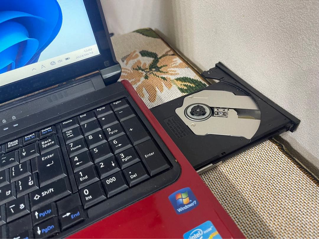 すぐ使える初心者向ノートパソコン　ネットも事務も　カメラ付き