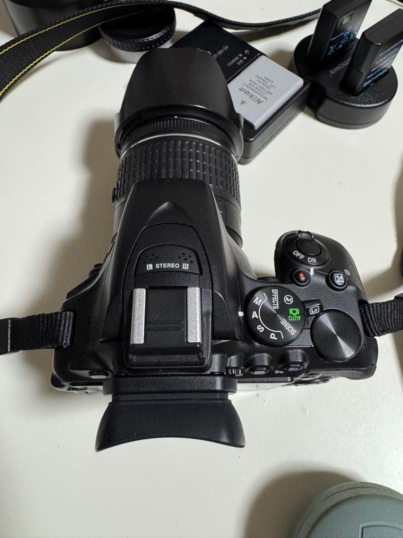 Nikon D5600 デジタル一眼レフカメラ 望遠レンズ付き