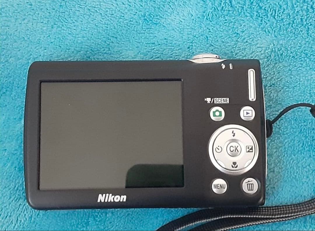Nikon COOLPIX S203デジタルカメラ　SDカード付き
