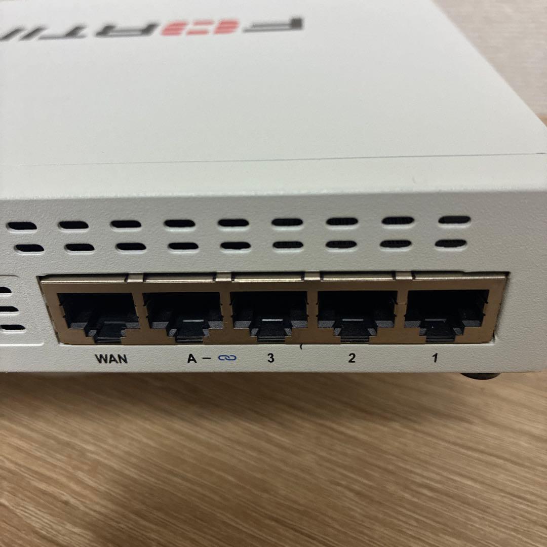 ルーター・ネットワーク機器 lic 2026/04/01 Fortinet FortiGate 40F