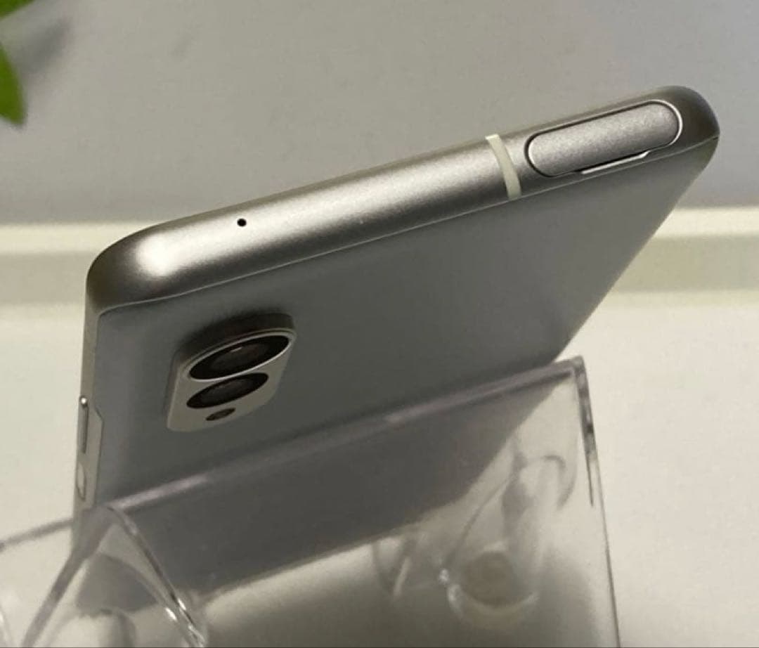 ドコモ SIMフリー ARROWS N F-51Cスマホ本体 ホワイト⭐️