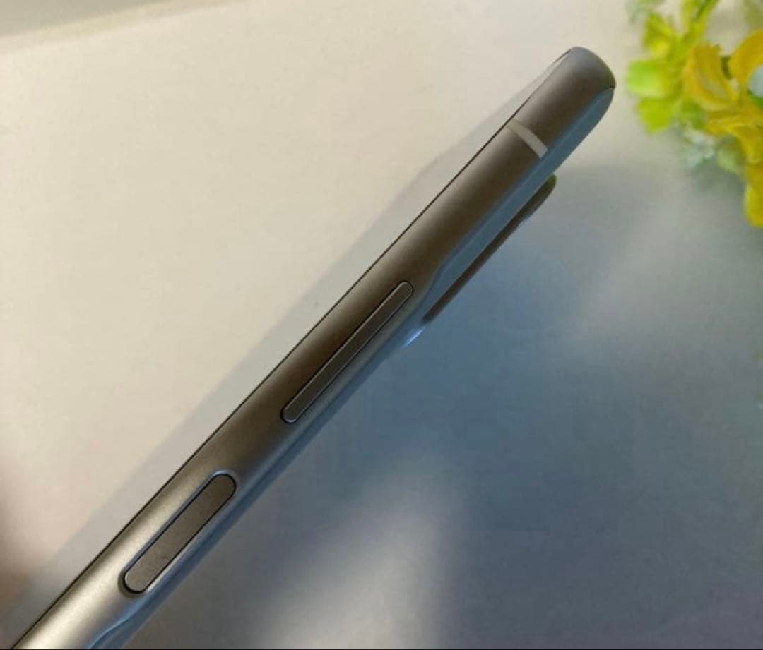 ドコモ SIMフリー ARROWS N F-51Cスマホ本体 ホワイト⭐️