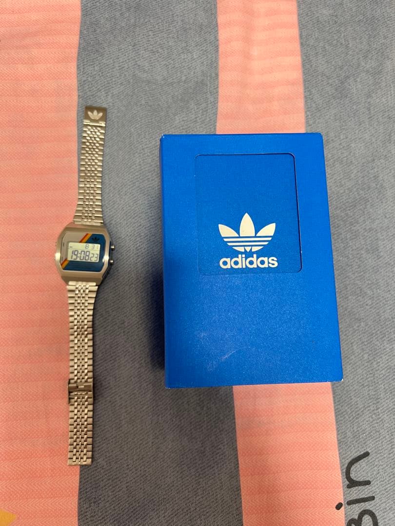 adidas デジタル腕時計 A0ST23556シルバー