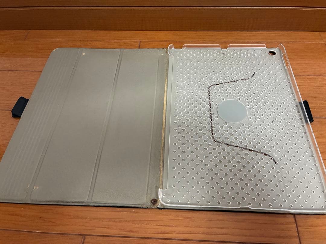 美品 Apple iPad シルバー 第7世代 Wi-Fi 32GB おまけ付き