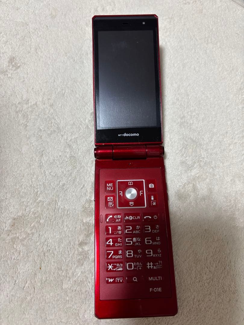 docomo STYLE series F-01E [Red] ガラケー