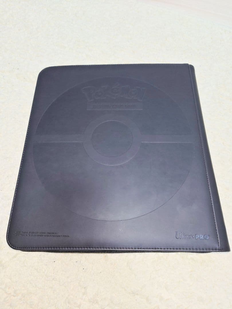 UltraPro ピカチュウ バインダー 12ポケット