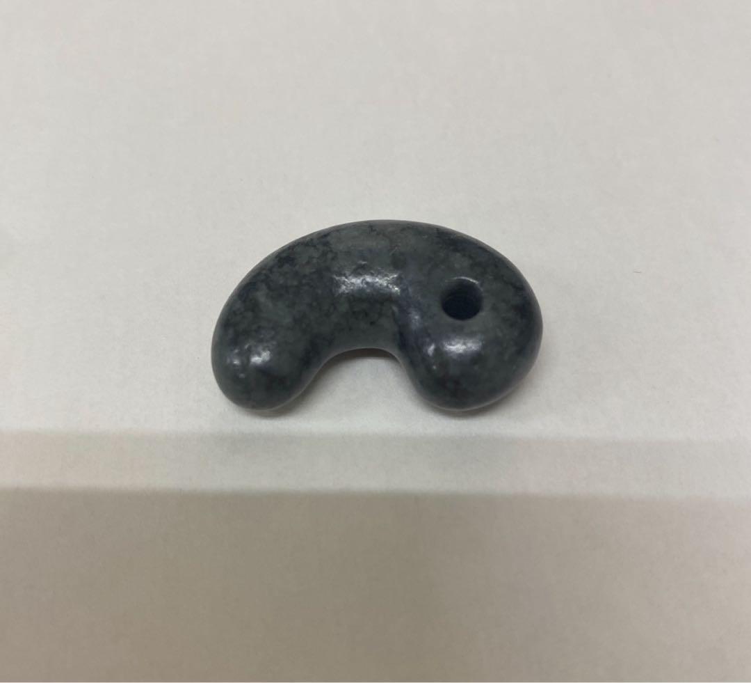 糸魚川翡翠　勾玉　黒ヒスイ