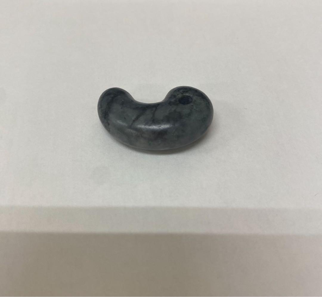 糸魚川翡翠　勾玉　黒ヒスイ