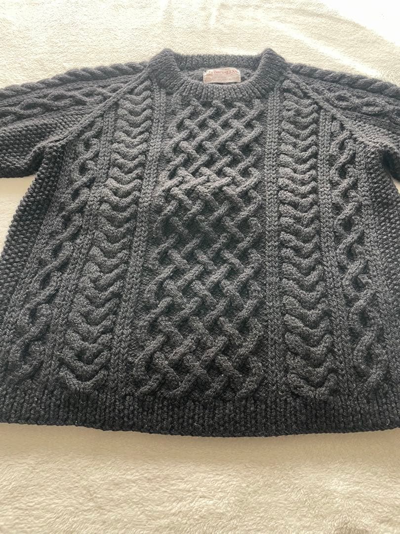 Inverallan ブラック ケーブルニットセーター