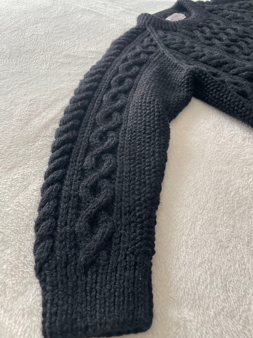 Inverallan ブラック ケーブルニットセーター