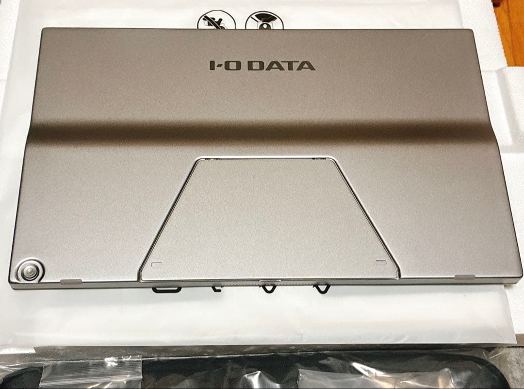 I-O DATA 15.6インチ　モバイルモニター