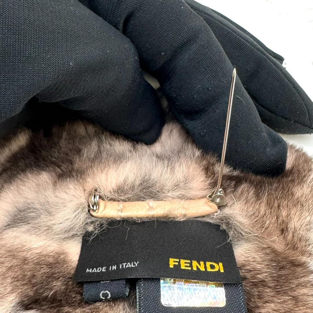 FENDI フェンディ ラビットファー カメリア フラワー コサージュ ブローチ