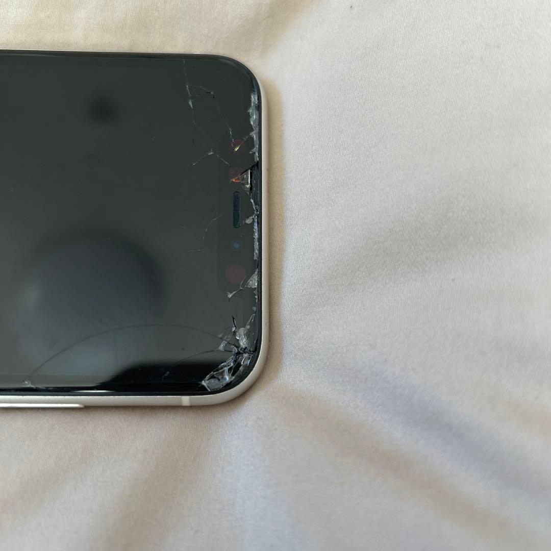 iPhone11 ひび割れあり