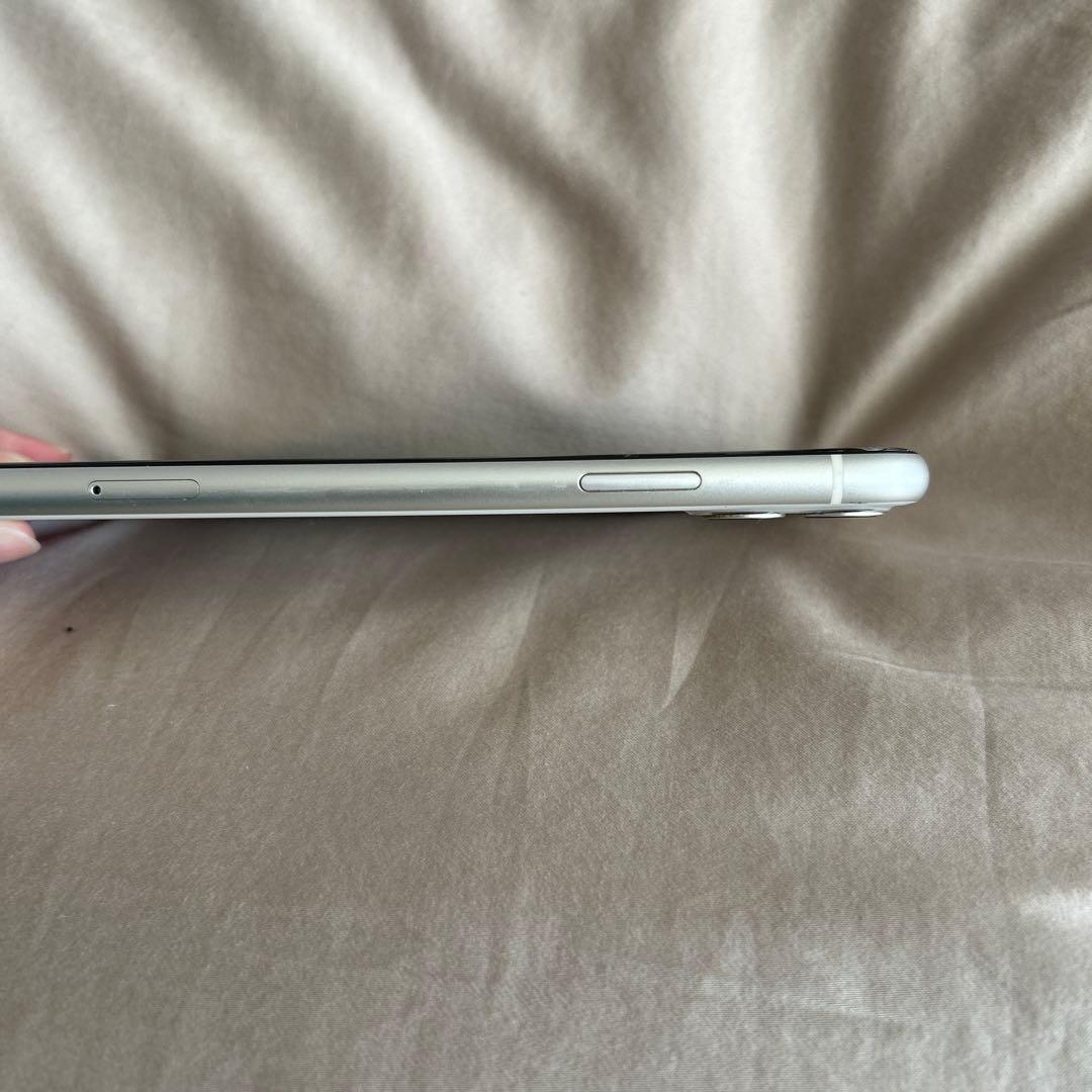 iPhone11 ひび割れあり