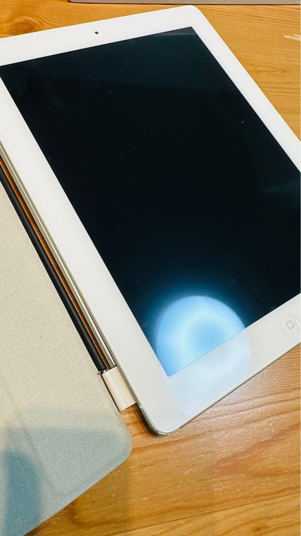 Apple iPad 第4世代 ホワイト 本体 カバー付き