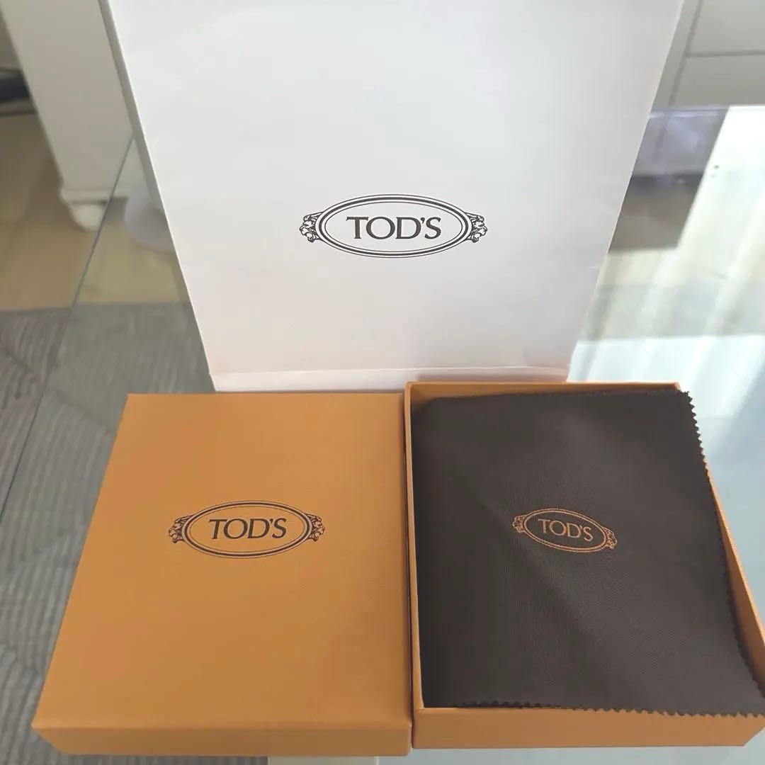 TOD'S ベージュ 二つ折り財布　ピンク系　ベージュ系