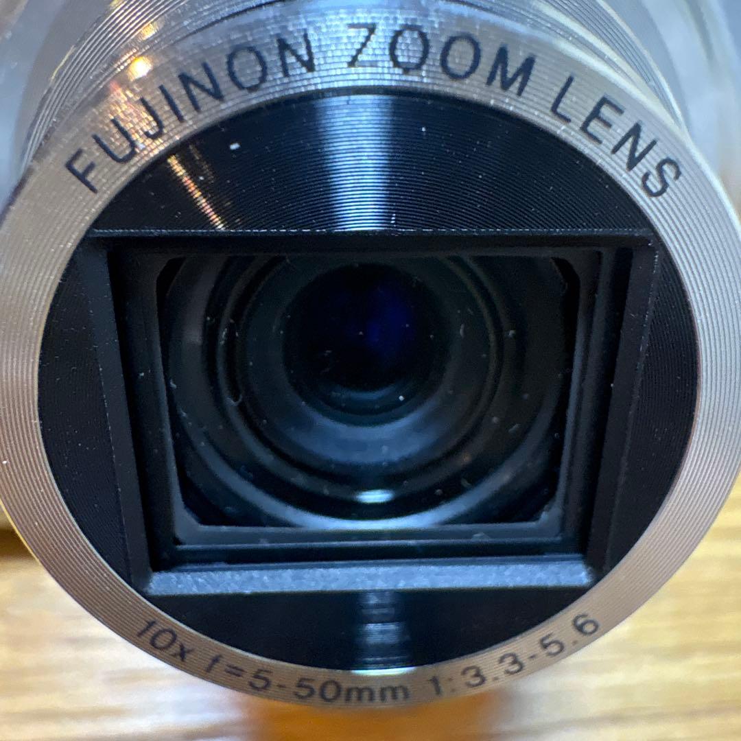 FINEPIX F70 EXR シルバー　動作確認済　バッテリーなし