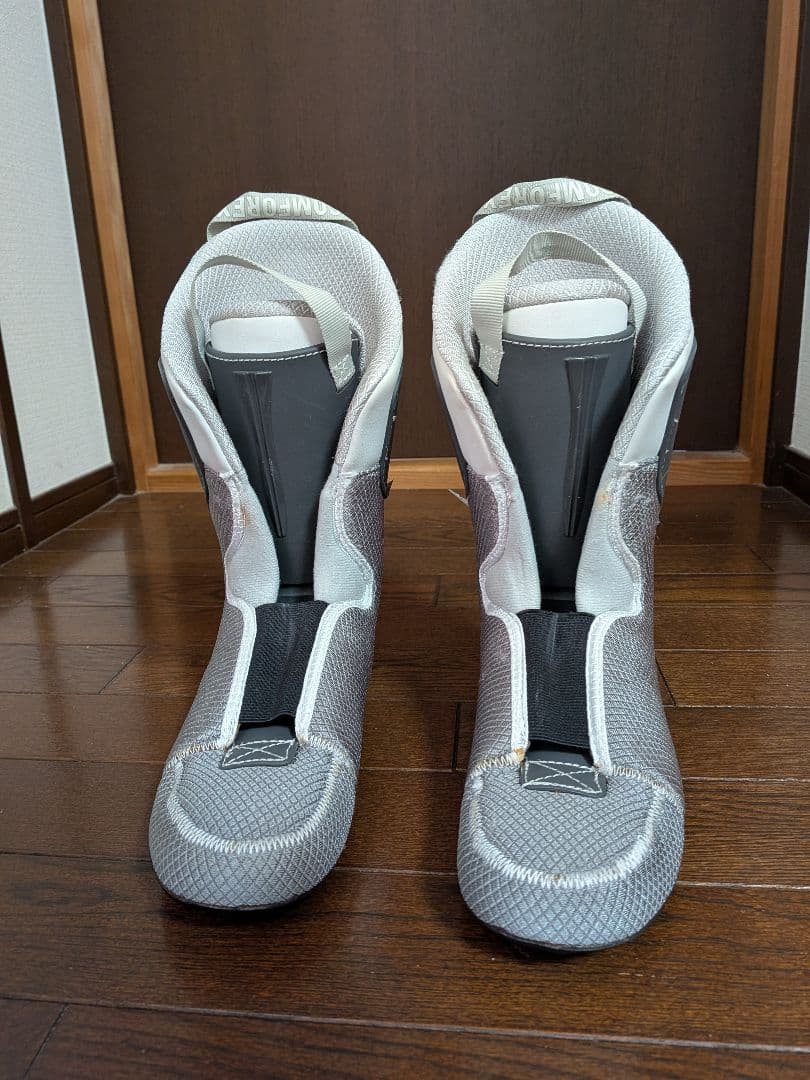 レグザム　ジュニアレーシングスキーブーツ　23cm