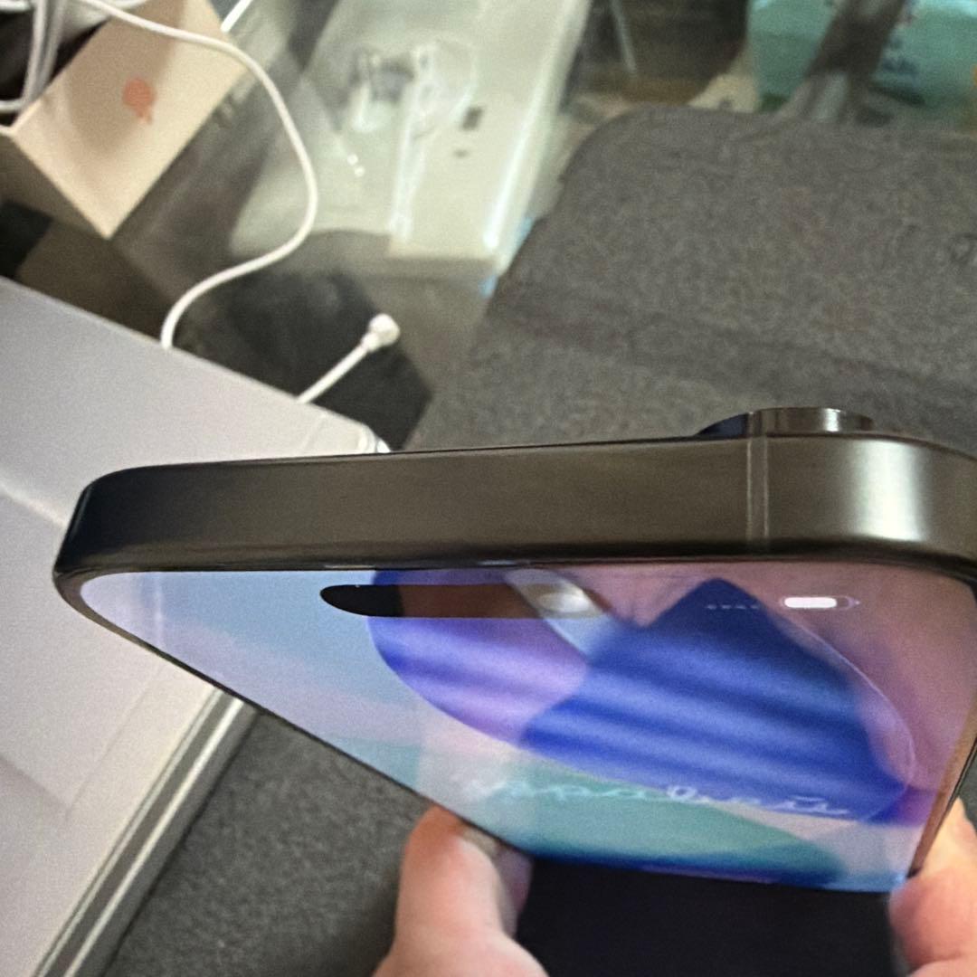 hitomi【超美品】iPhone 16Pro 128GBブラックチタン