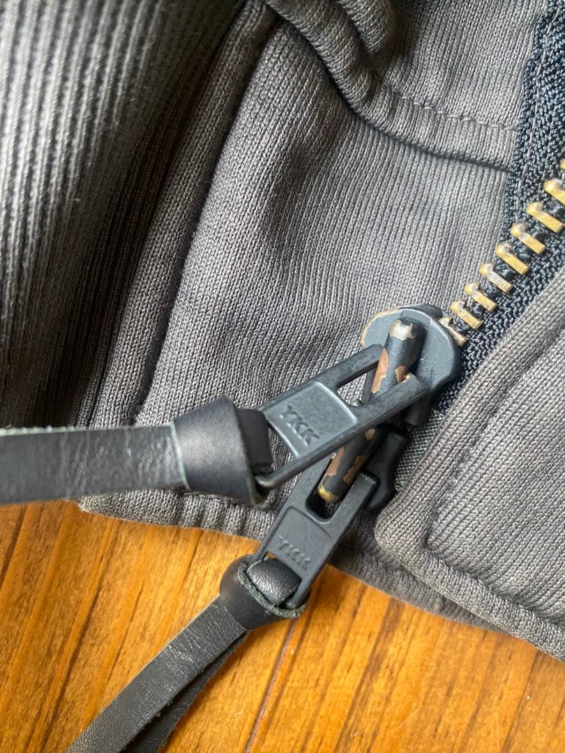 ザ　ヴィリディアン ダークグレー ジップアップジャケット