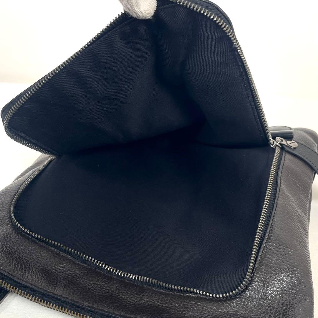 ドルチェアンドガッバーナ　D&G ショルダーバッグ　ロゴプレート　レザー　極美品