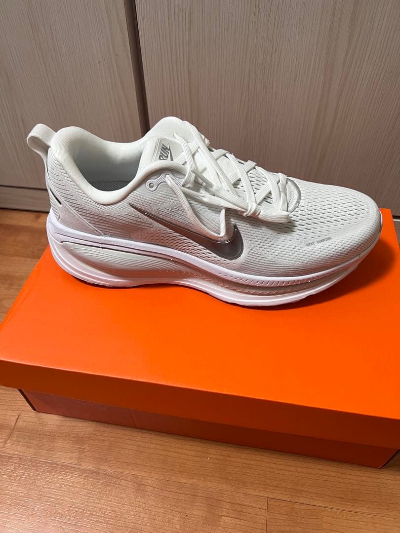 NIKE ナイキ　ズーム　ボメロ18 新品未使用　27.5cm ホワイト