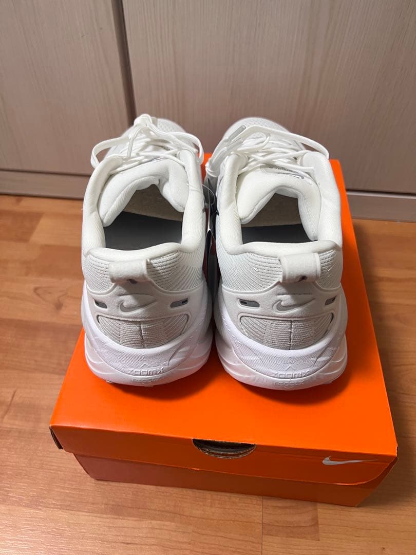 NIKE ナイキ　ズーム　ボメロ18 新品未使用　27.5cm ホワイト