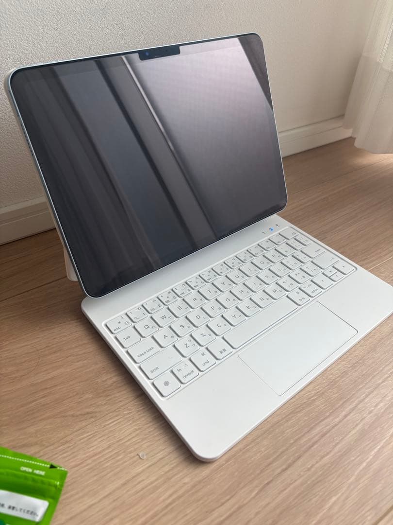 【極美品】キーボードケース付　iPad Air 6世代 Wi-Fi 128GB