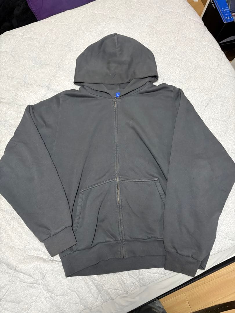 YEEZY GAP ダークグレージップパーカー