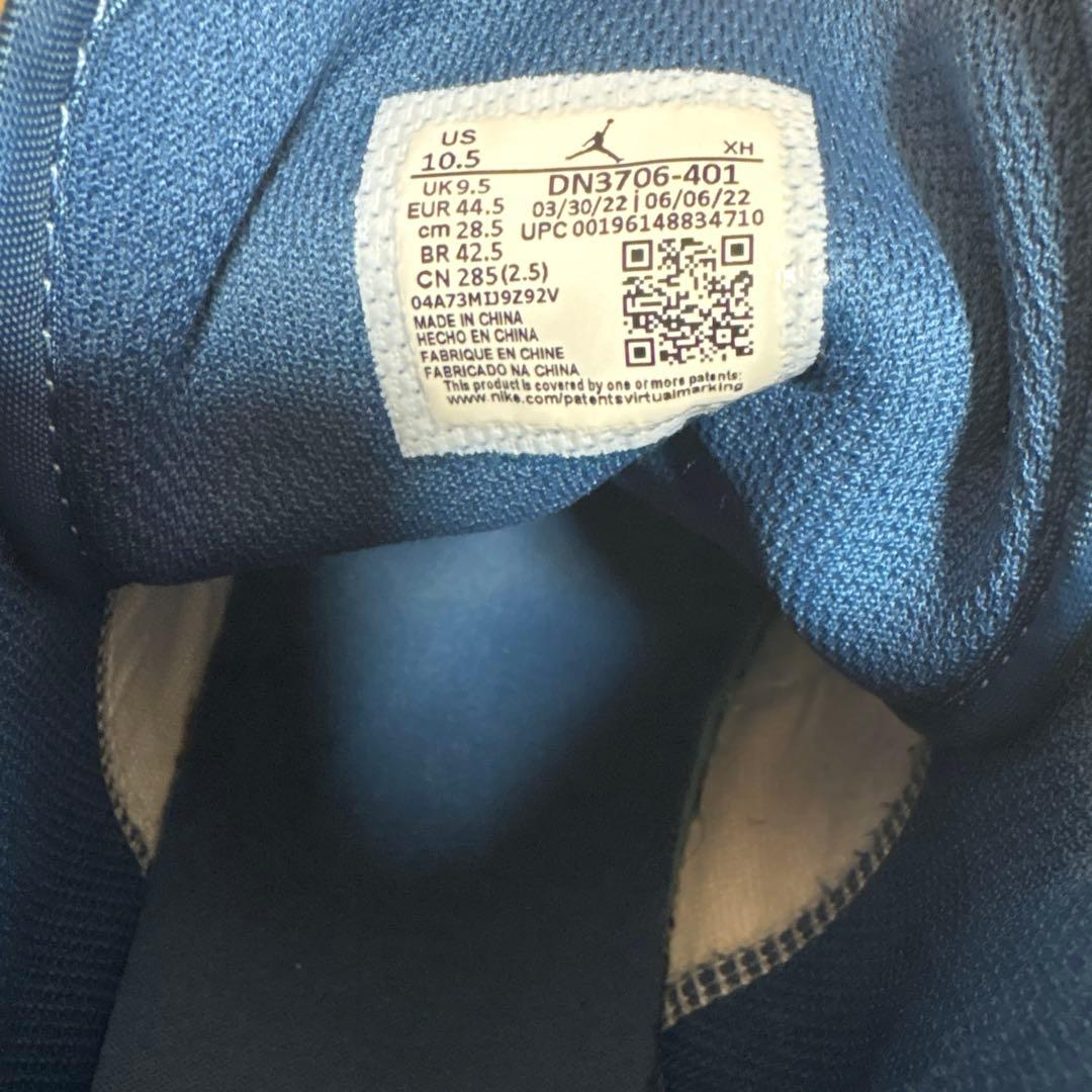 ナイキ エアジョーダン1 ミッド SE ホワイト ハイパー ロイヤル レッド