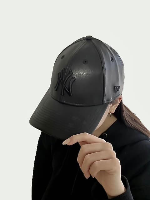 新品☆大人気☆レザールック☆ニューエラ キャップ 9FORTY NEW ERA
