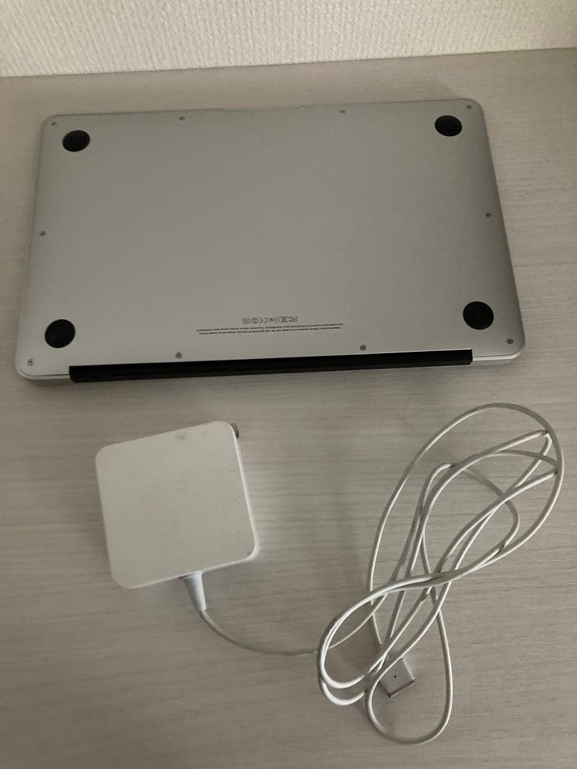 MacBook Air Mid 2012 充電器付き