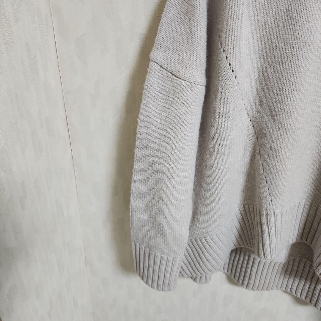 ⭐すじ⭐CINOH　チノ　ベージュ　 タートルネック ニット　革パッチ