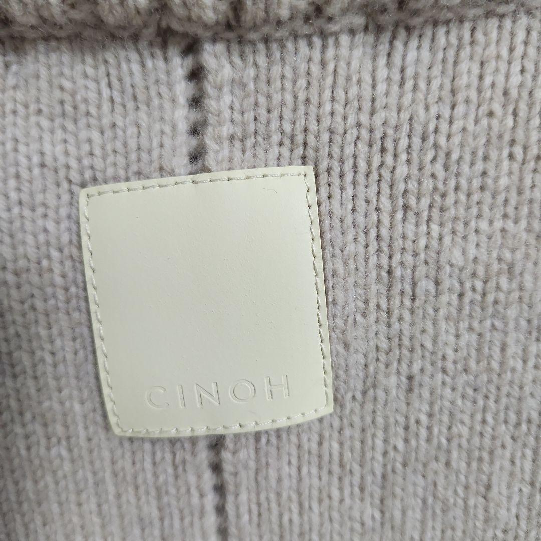 ⭐すじ⭐CINOH　チノ　ベージュ　 タートルネック ニット　革パッチ