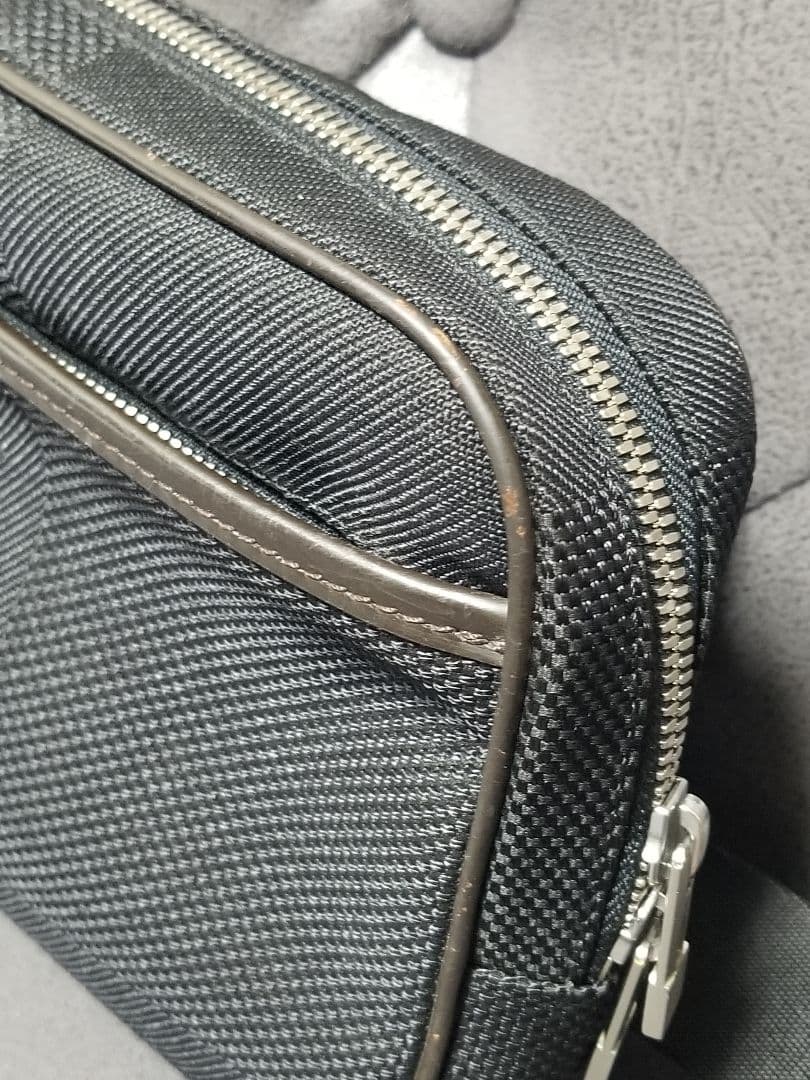 ルイヴィトン ダミエ ジェアン アクロバット ボディバッグ