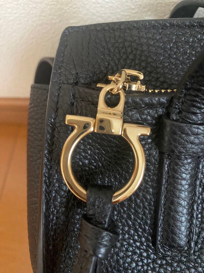 Ferragamo フェラガモ バッグ　21-F478 AMY 黒