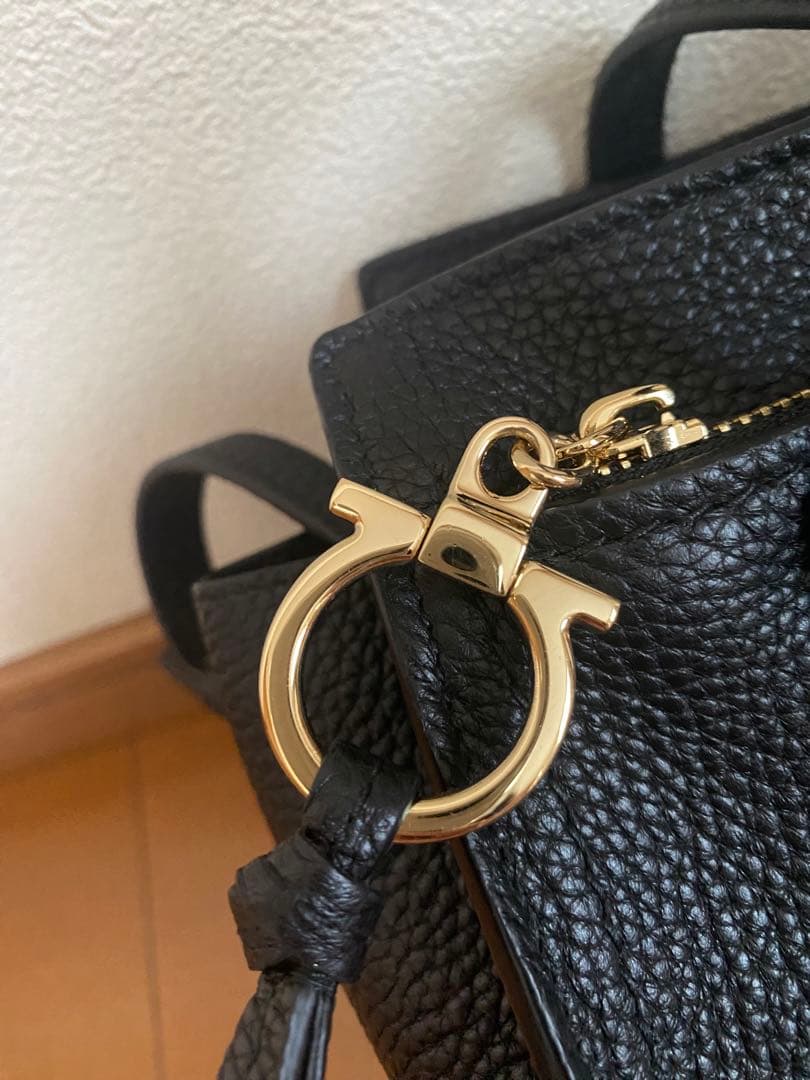Ferragamo フェラガモ バッグ　21-F478 AMY 黒