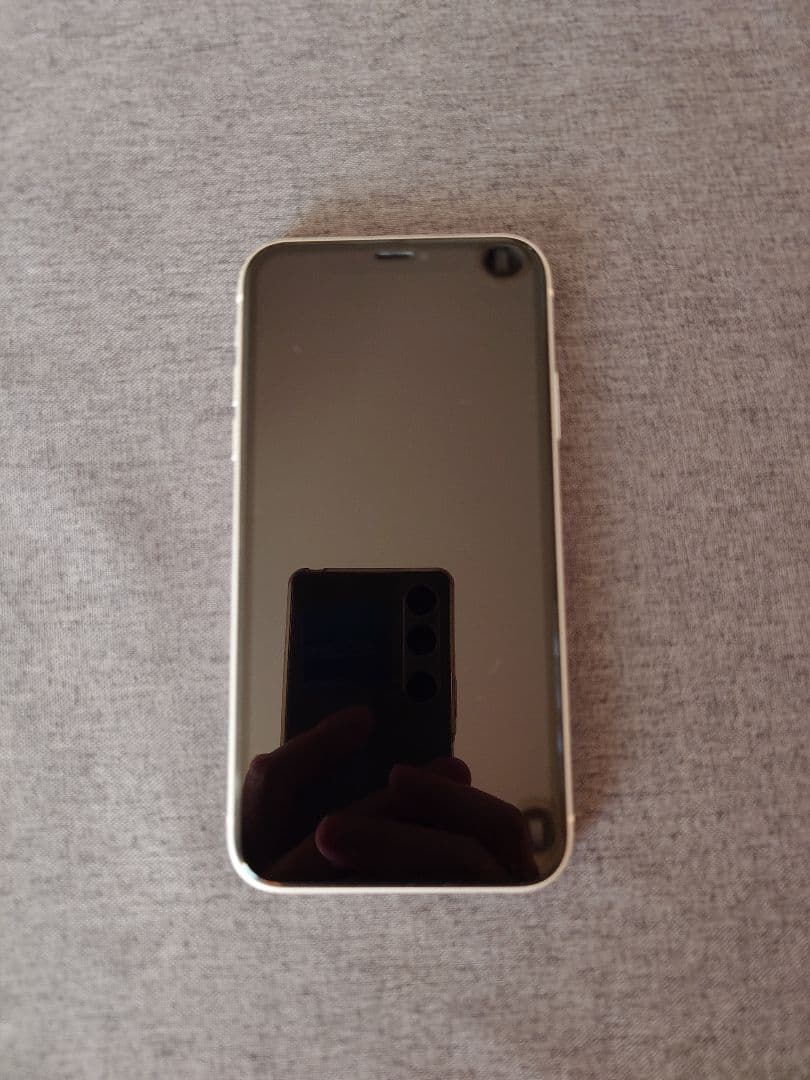 iPhone11 64GB ホワイト　美品　SIMフリー